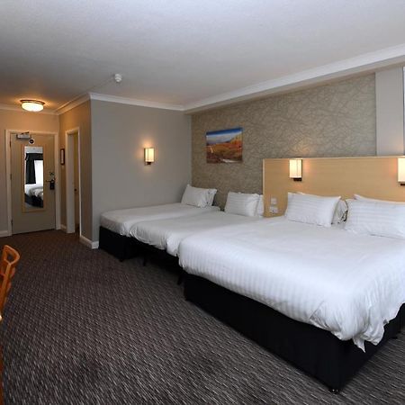Wynnstay Arms, Wrexham By Marston'S Inns Extérieur photo