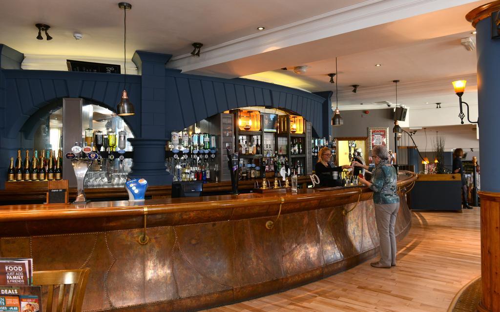 Wynnstay Arms, Wrexham By Marston'S Inns Extérieur photo