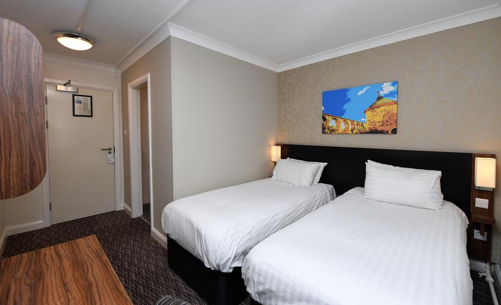 Wynnstay Arms, Wrexham By Marston'S Inns Extérieur photo
